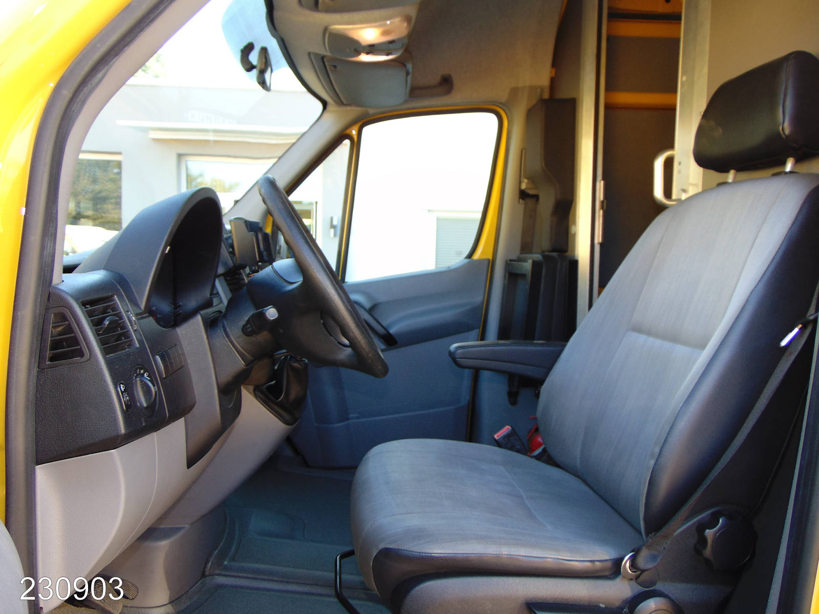 VW CRAFTER 35 2.0 TDI -KLIMA-REGALSYSTEM-KAMERA-, Interne Nummer: 230903 Bild Nr. 3