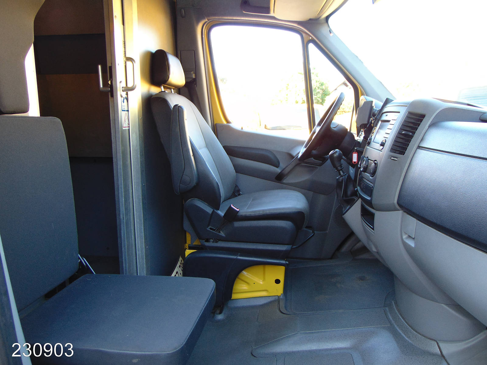 VW CRAFTER 35 2.0 TDI -KLIMA-REGALSYSTEM-KAMERA-, Interne Nummer: 230903 Bild Nr. 8