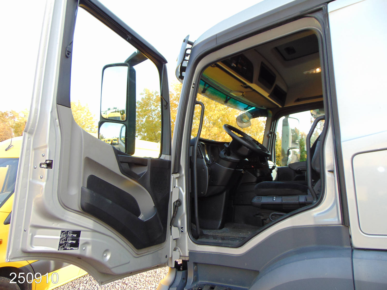 Mercedes ANTOS 1833L 3-Zonen Kühlkoffer*LBW, Interne Nummer: 250910 Bild Nr. 3