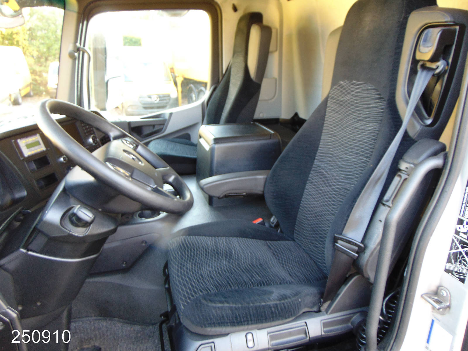 Mercedes ANTOS 1833L 3-Zonen Kühlkoffer*LBW, Interne Nummer: 250910 Bild Nr. 4