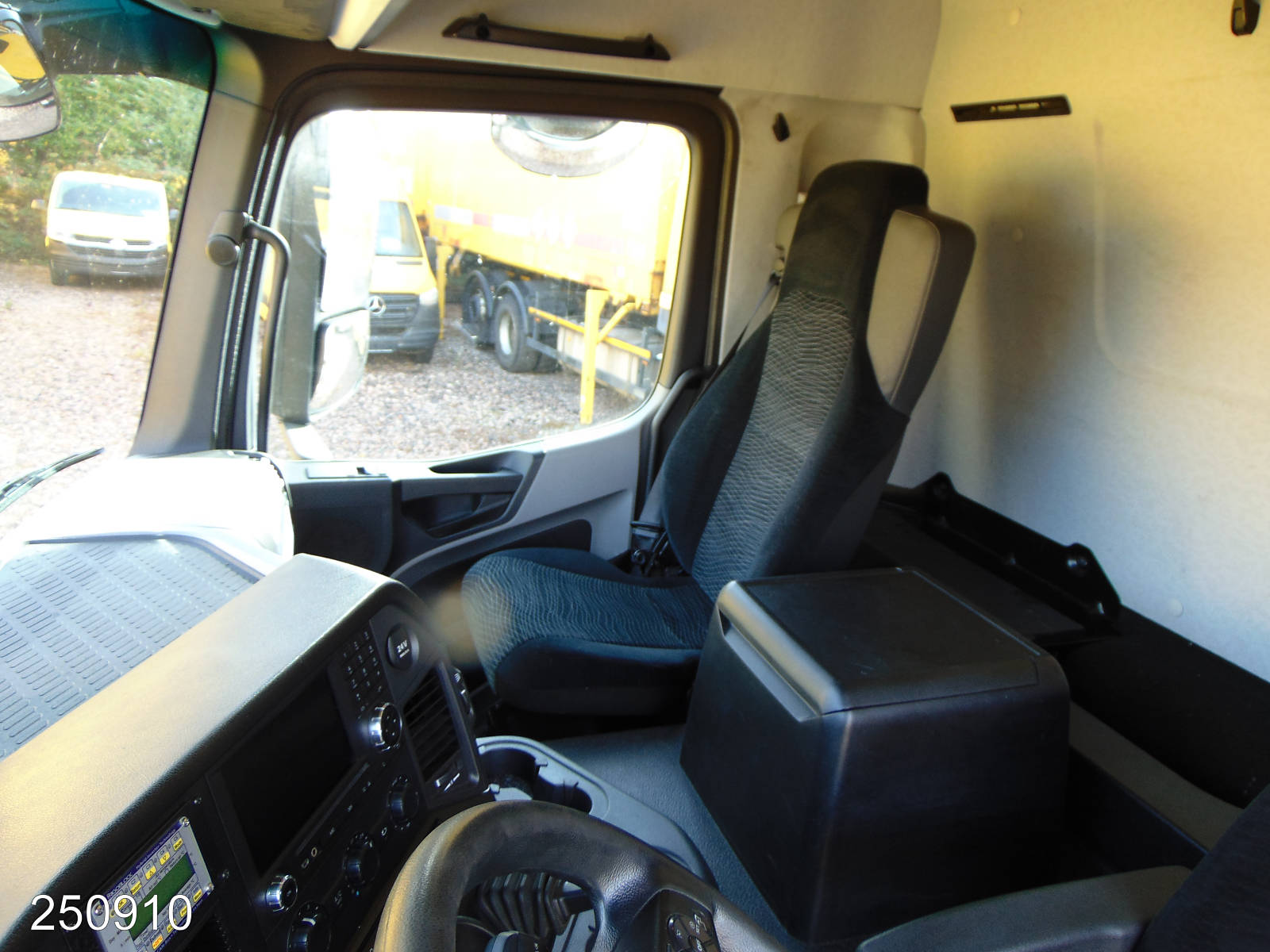 Mercedes ANTOS 1833L 3-Zonen Kühlkoffer*LBW, Interne Nummer: 250910 Bild Nr. 5