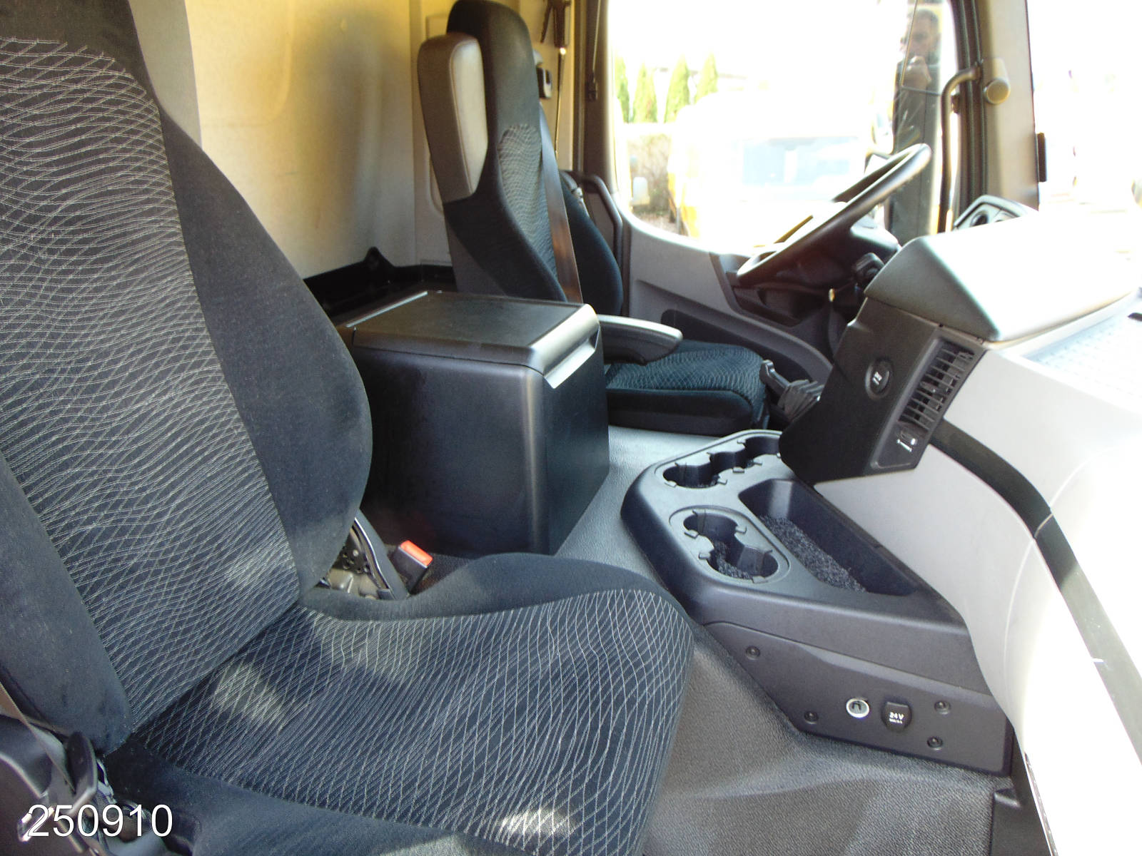 Mercedes ANTOS 1833L 3-Zonen Kühlkoffer*LBW, Interne Nummer: 250910 Bild Nr. 15