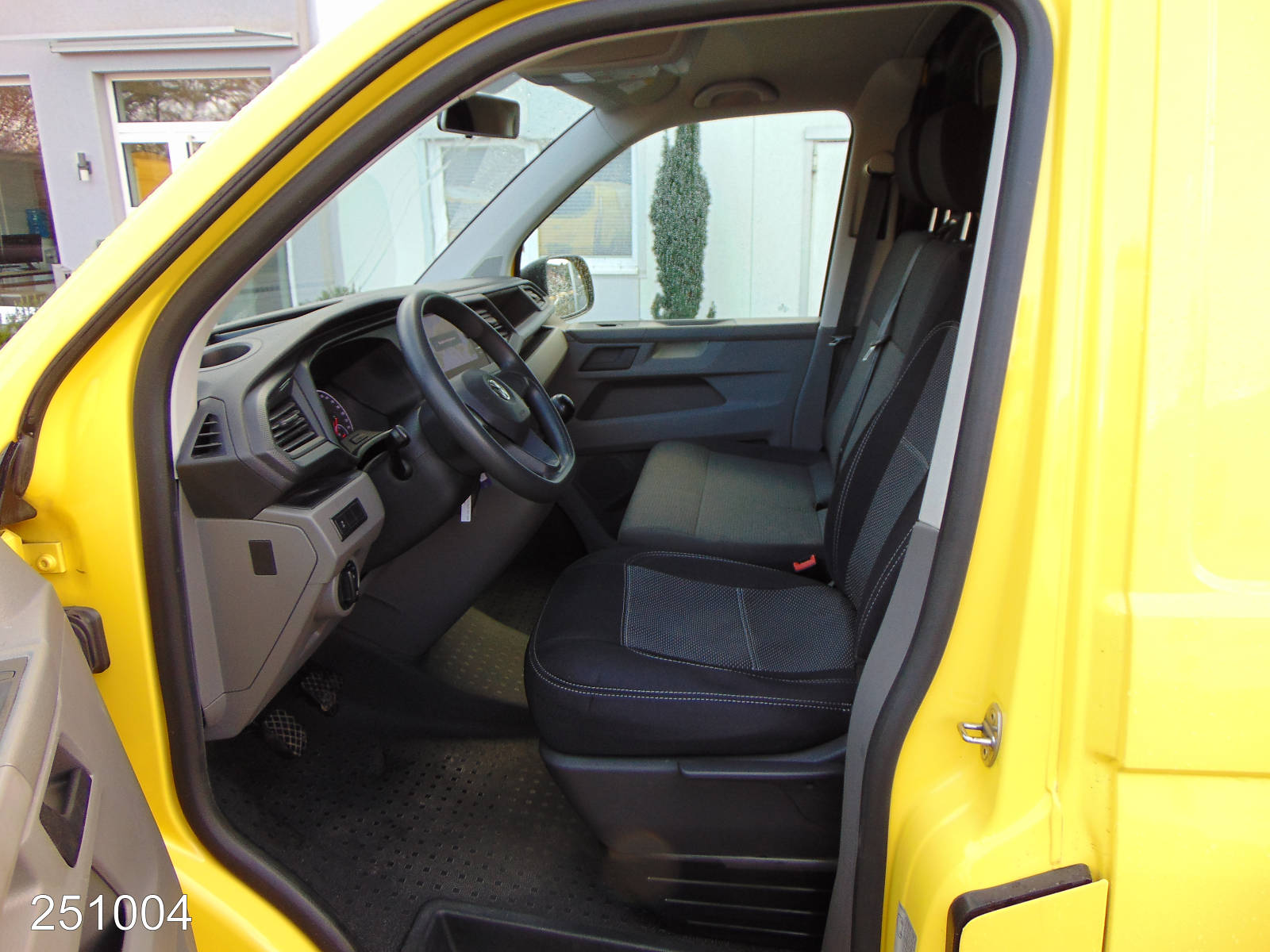 VW T6.1 Transporter 2.0 TDI 4Motion AHK-KLIMA-NAVI-KAMERA, Interne Nummer: 251004 Bild Nr. 3