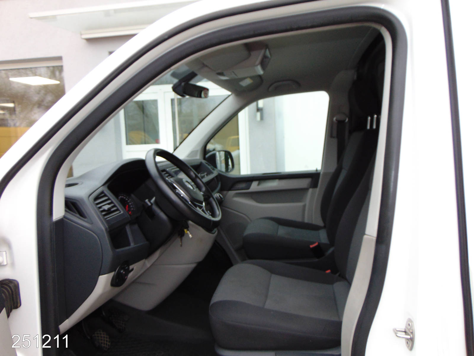 VW T6 lang 2.0 TDI Klima-Kamera, Interne Nummer: 251211 Bild Nr. 3