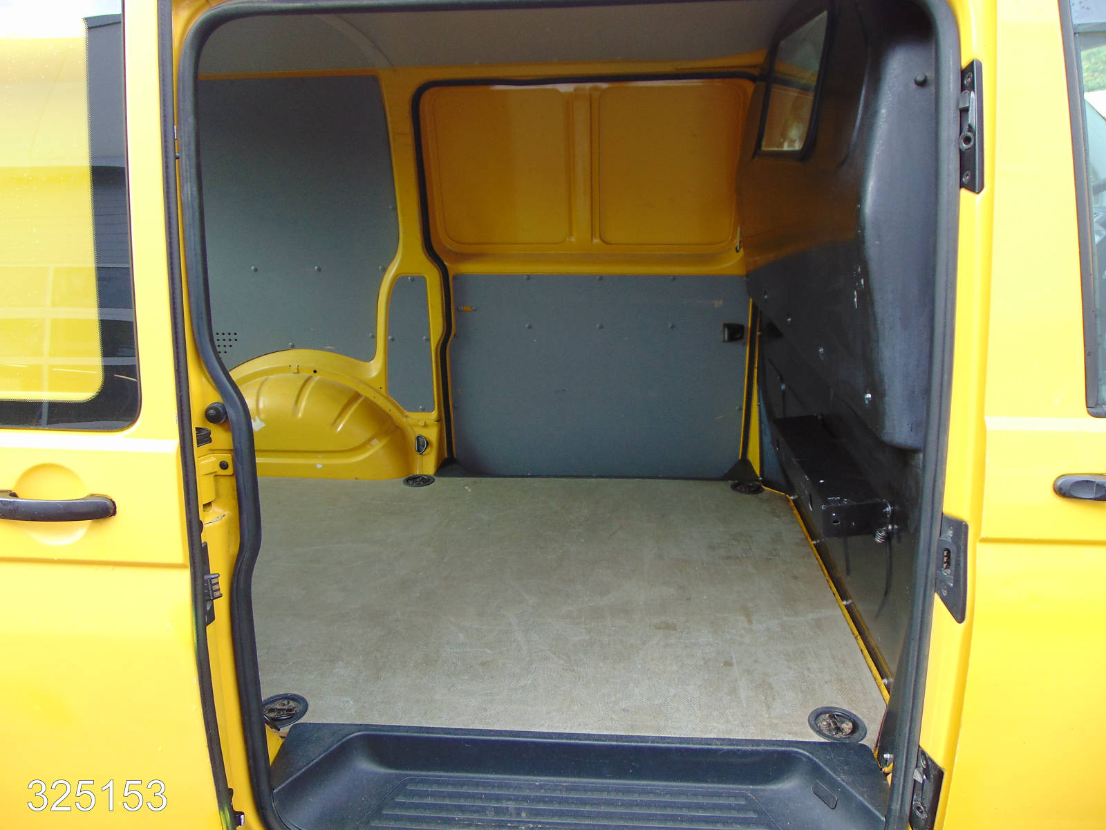 VW T5 TRANSPORTER 2.0 TDI 2x Schiebetür-3 Sitzer, Interne Nummer: 325153 Bild Nr. 9