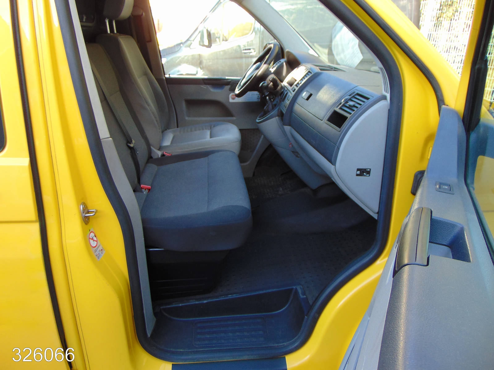 VW T5 Transporter 2.0 TDI 2x Schiebetür-3 Sitzer, Interne Nummer: 326066 Bild Nr. 7