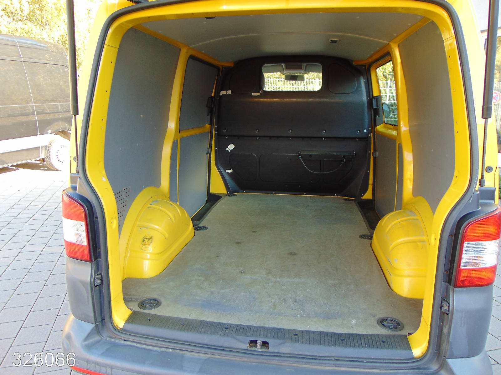VW T5 Transporter 2.0 TDI 2x Schiebetür-3 Sitzer, Interne Nummer: 326066 Bild Nr. 8