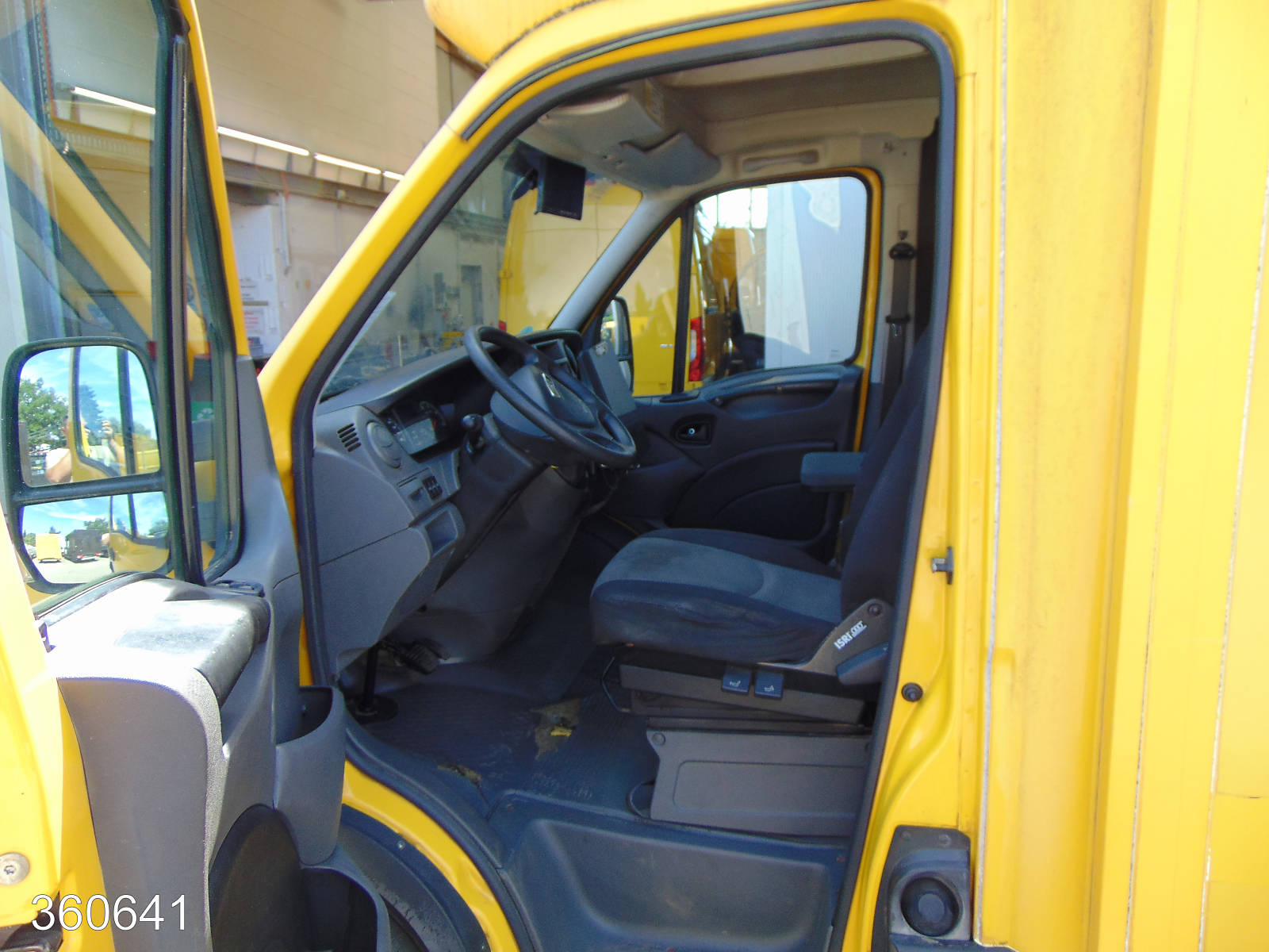 Iveco Daily 35 S 11 A / P Maxi Postkoffer Regalsystem, Interne Nummer: 360641 Bild Nr. 3